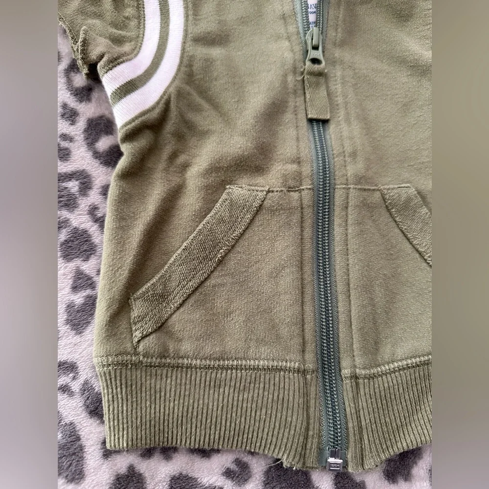 2007 NWOT Old Navy Short Sleeve Hooded Full Zip Top in Green Size 12-18 Months